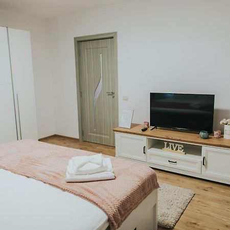 Alessandra-Aparthotel Piatra Neamţ Exterior foto