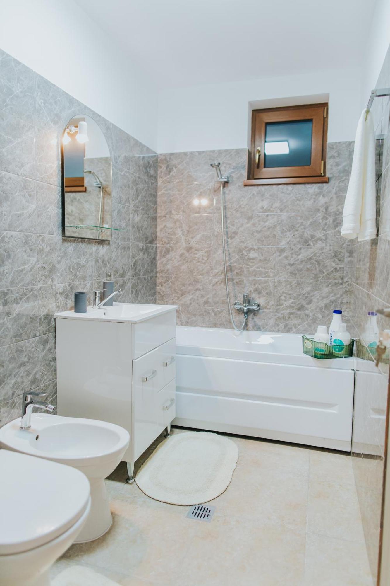 Alessandra-Aparthotel Piatra Neamţ Exterior foto